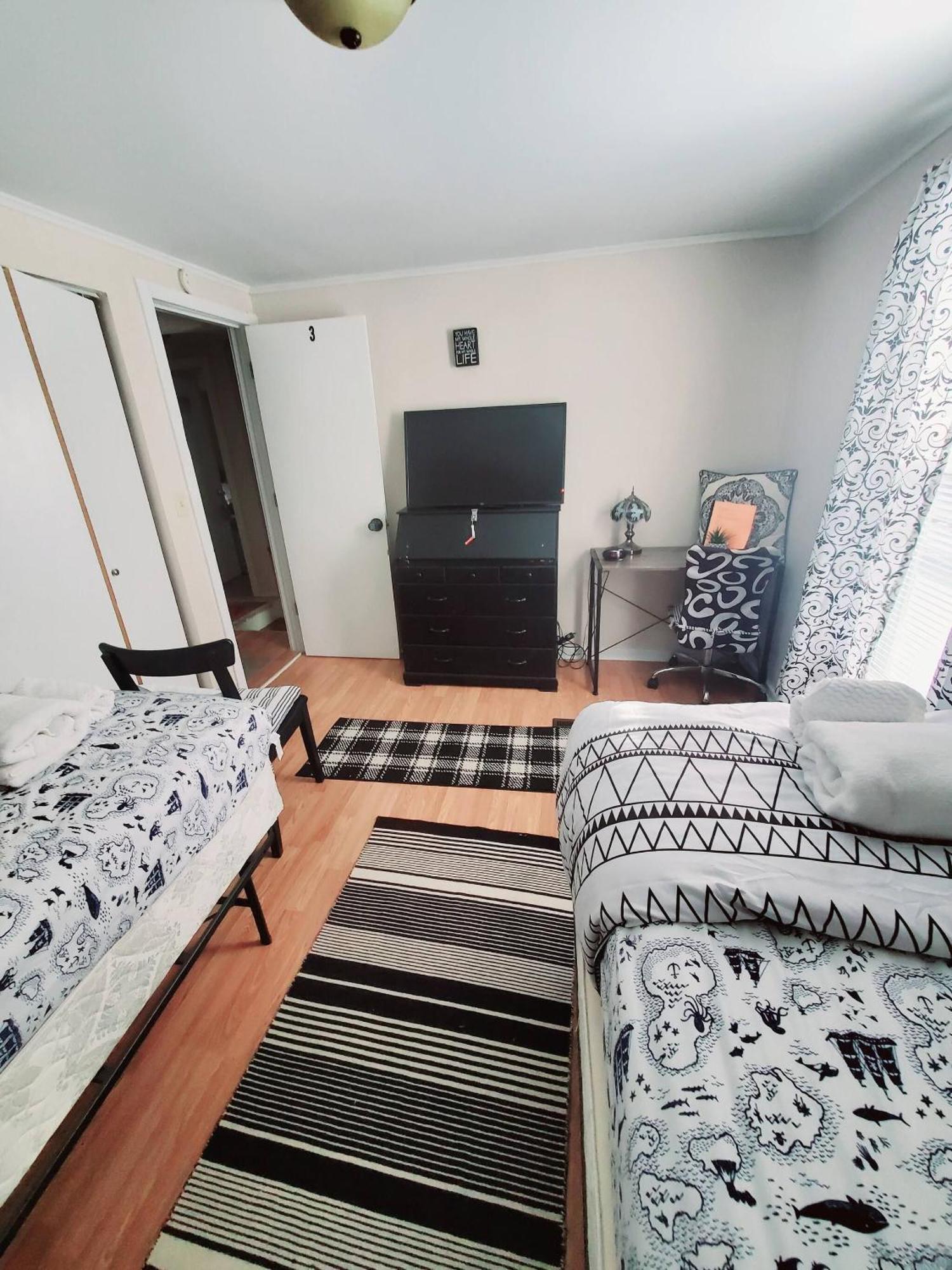 Room In Guest Room - Black-White Rm By Yale U 纽黑文 外观 照片