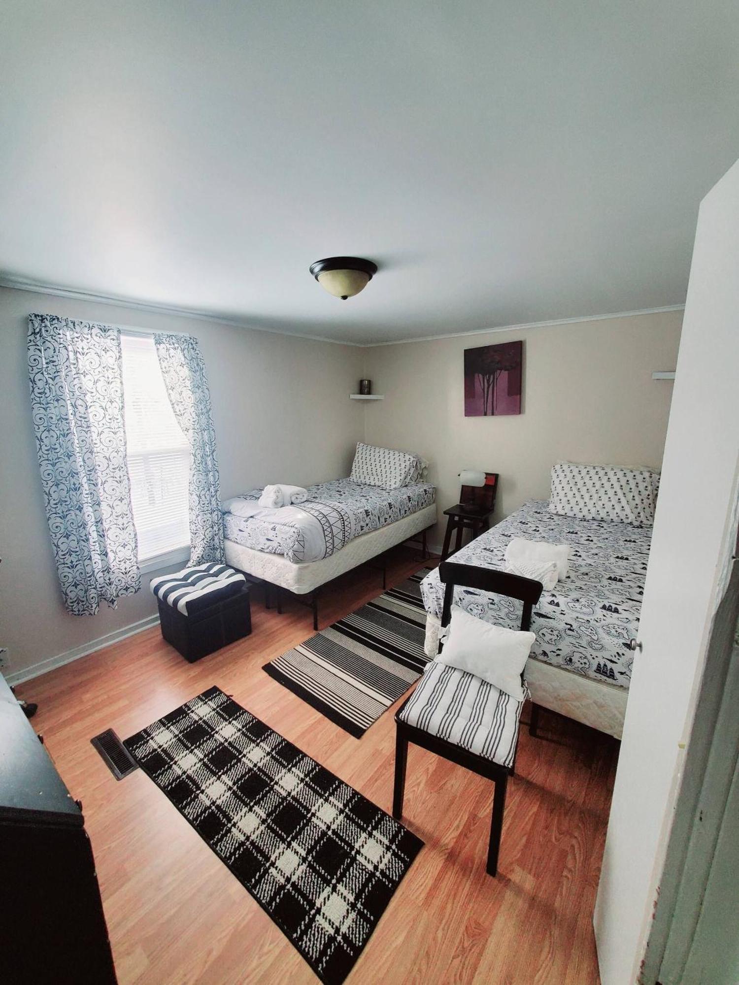 Room In Guest Room - Black-White Rm By Yale U 纽黑文 外观 照片